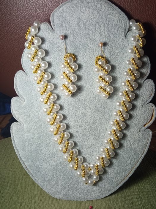 Продам недорого колье и браслет серьги в комплекте ручной работы, крас