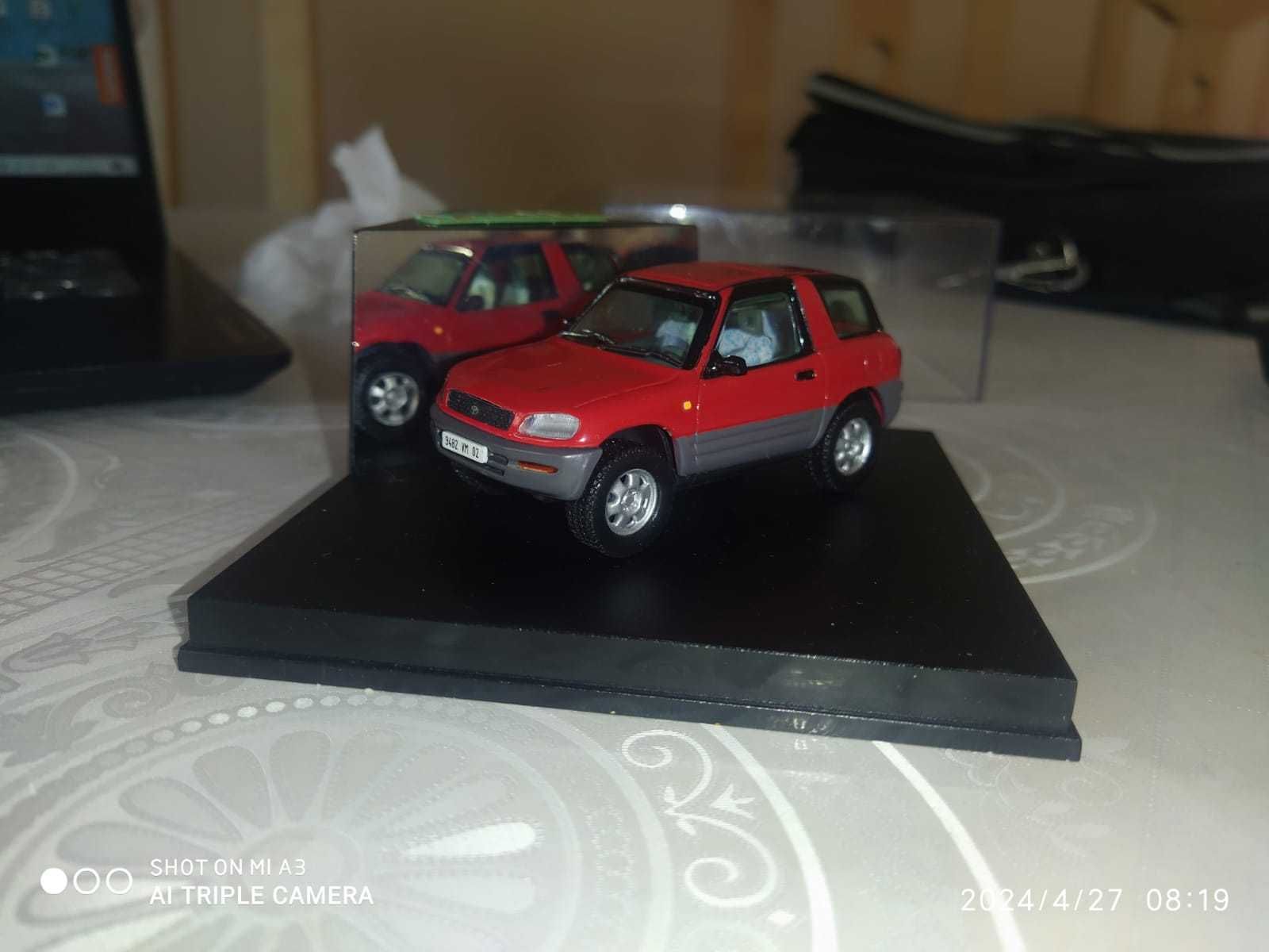 Модель в масштабе 1:43 Vitesse Toyota Rav 4