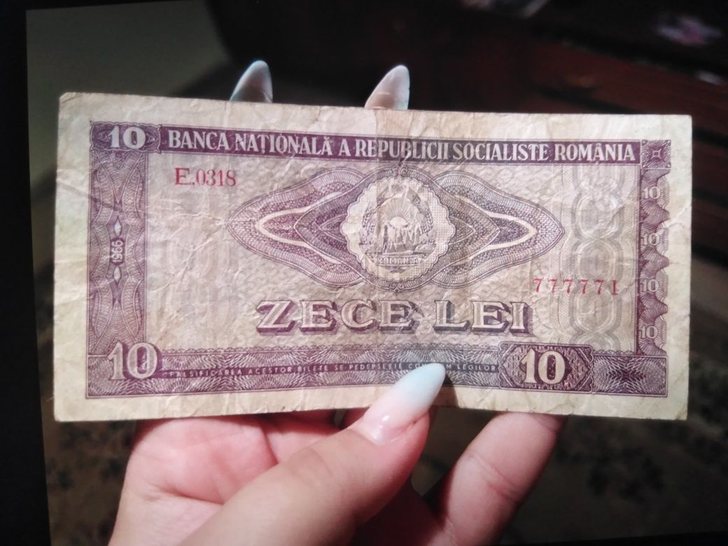 Bancnote vechi de 10 și 100 lei