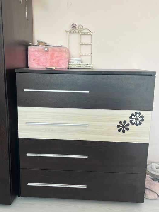 Мебели: гардероб и скрин