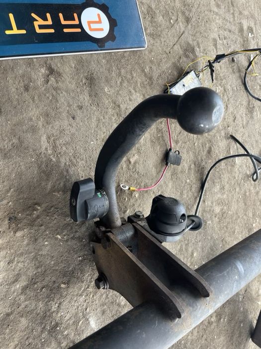 Теглич Thule за Audi a4 b8 Ауди А4 б8 с не оригинален модул и кука