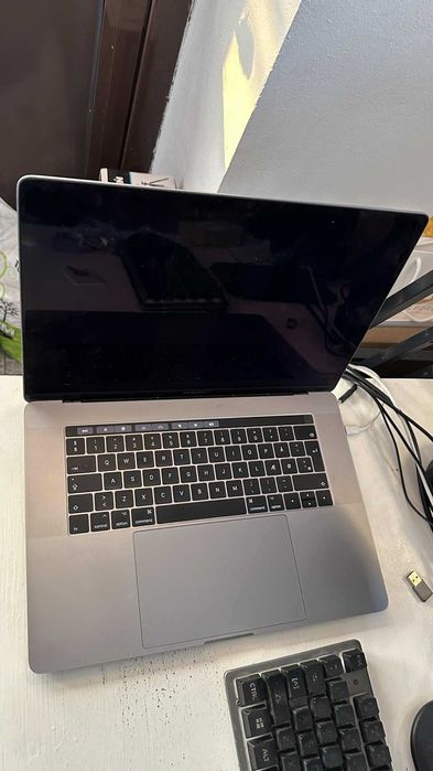 Macbook Pro 15 , I7 quad core  16 GB ram A1707