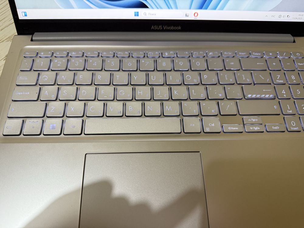 Asus vivobook 16x core i3 protsessor 2024 deyarli yangi 180 gradus