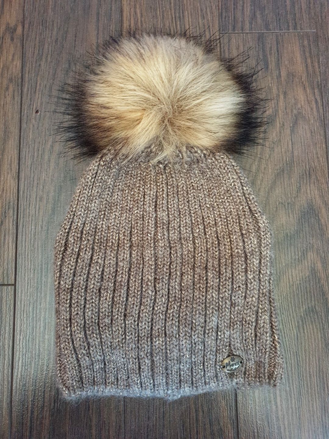 Дамска шапка зимна плетена рошав понпон и втора поларен слой  подплата