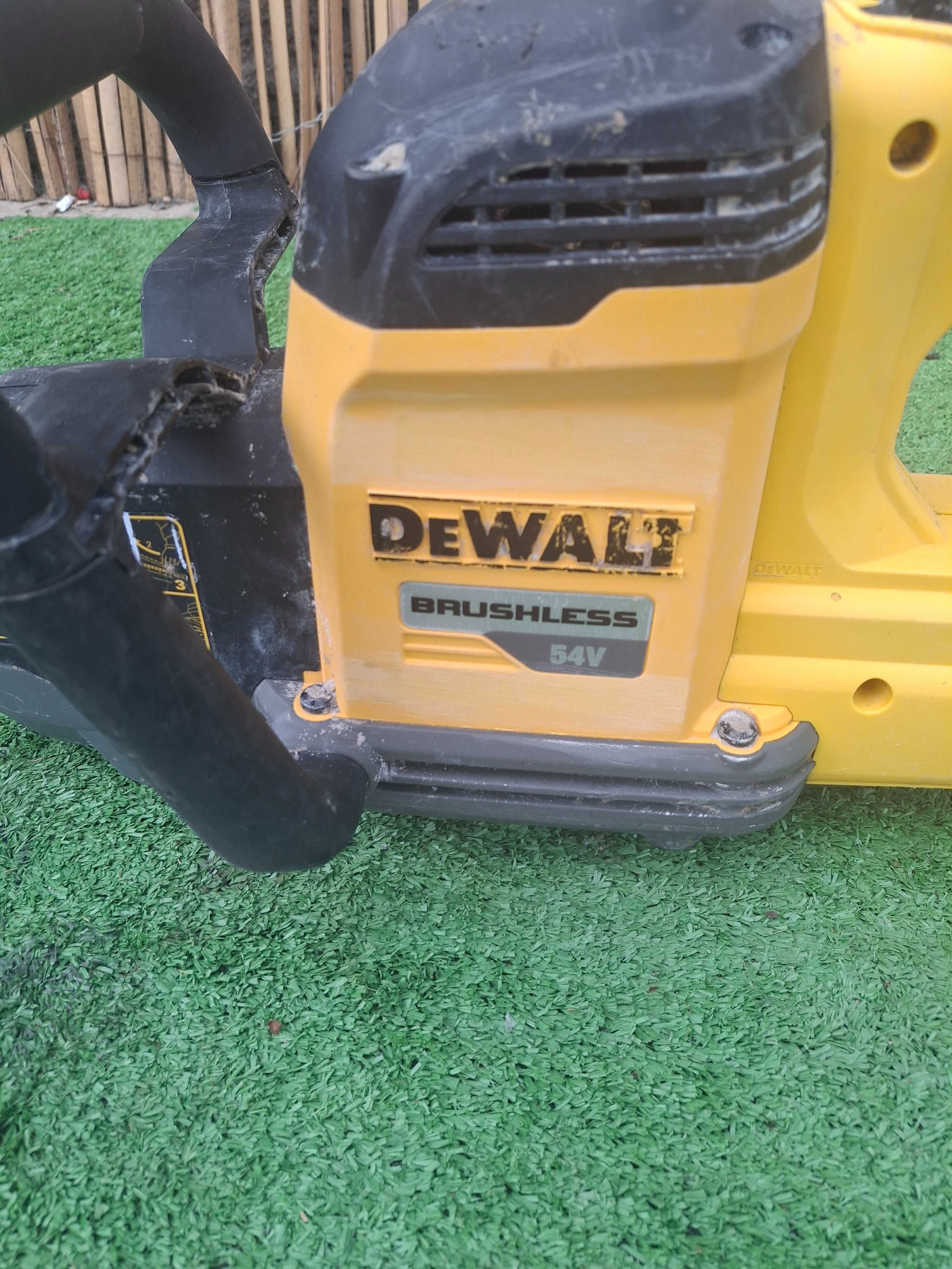 Акумулаторен трион за тухли DeWalt DCS397
