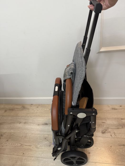 Продаю прогулочную коляску Skillmax