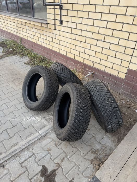 Продам шины с шипами YOKOHAMA 225/60 R17