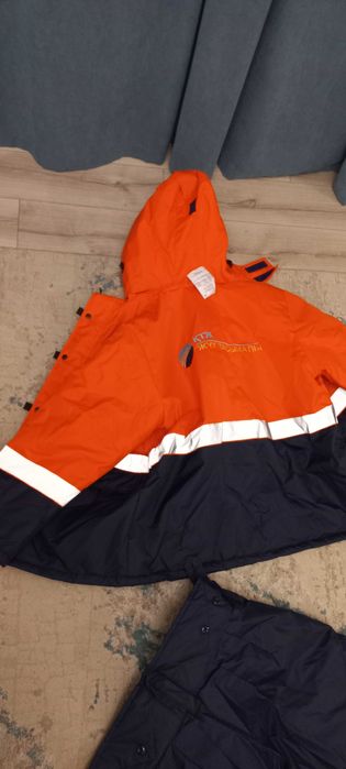 Продам зимний костюм утепленный