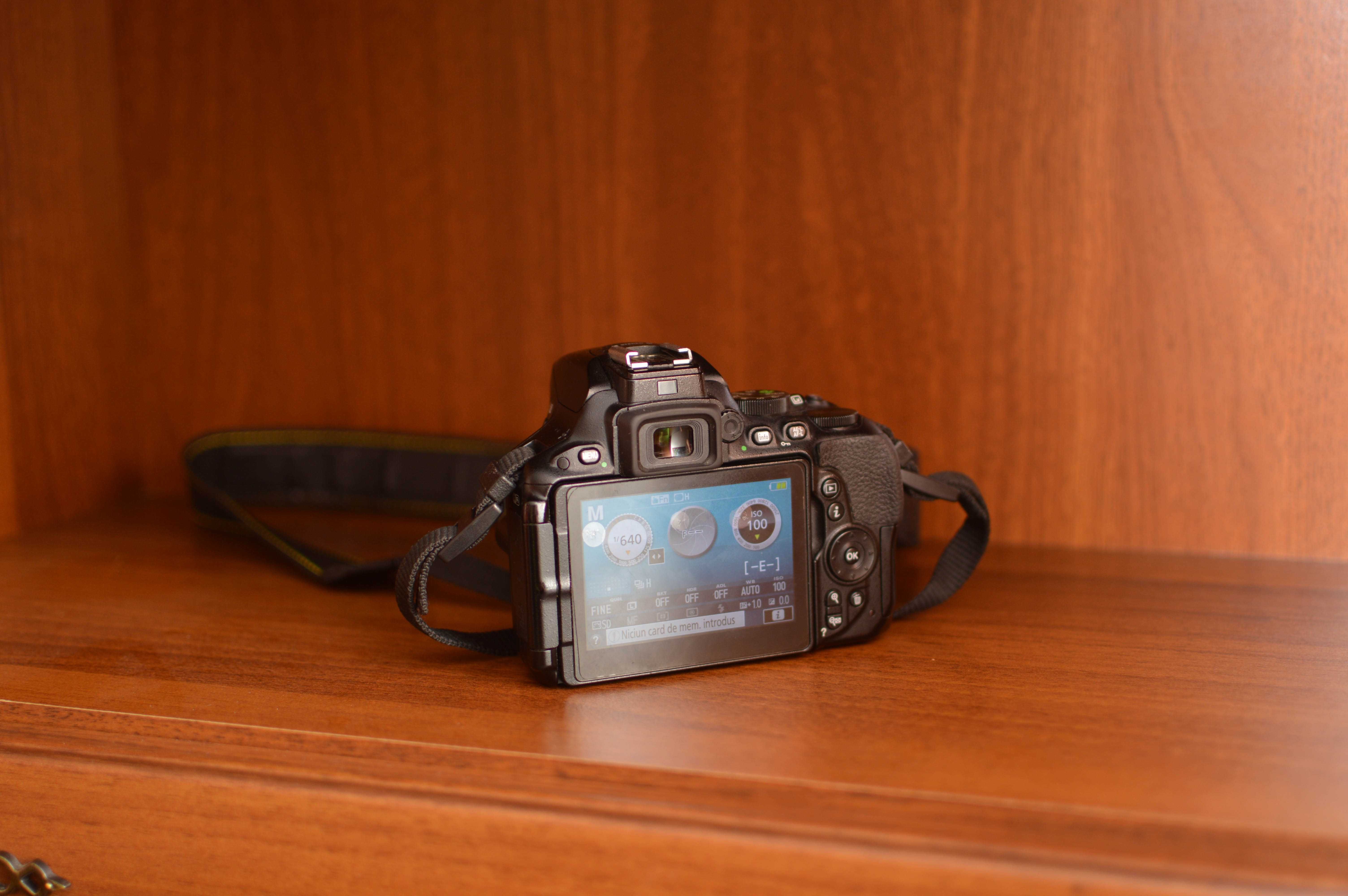 Body Nikon D5500 + obiective si blitz uri