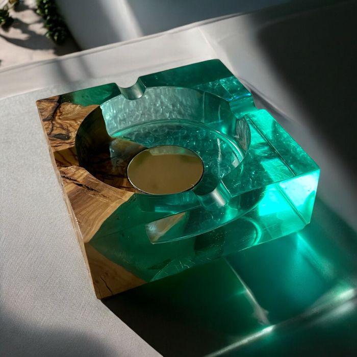 Пепелнци от дървесина и епоксидна смола