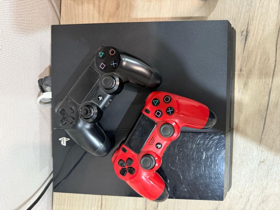 Пс4 в рабочем состоянии и ещё в комплекте 11 дисков