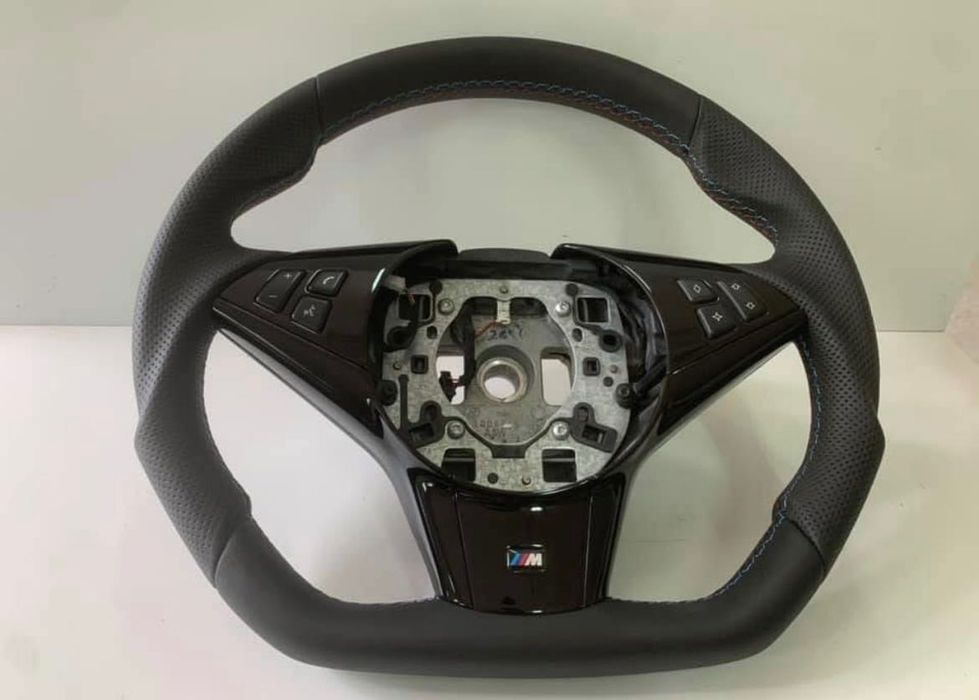 Vând volan E60 ca nou