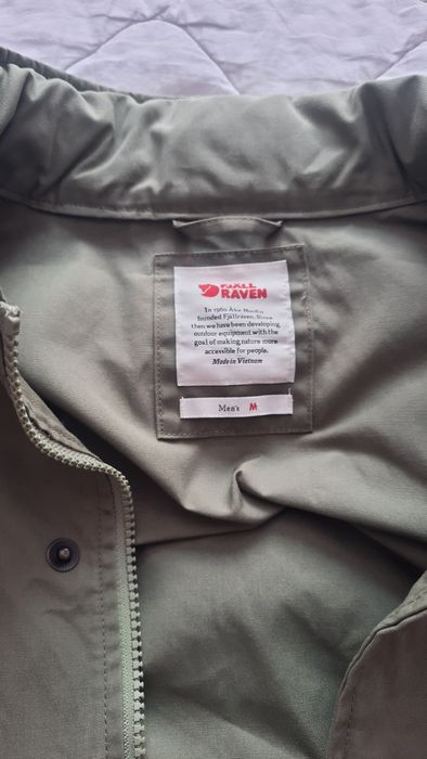 Fjallraven  raven jacket