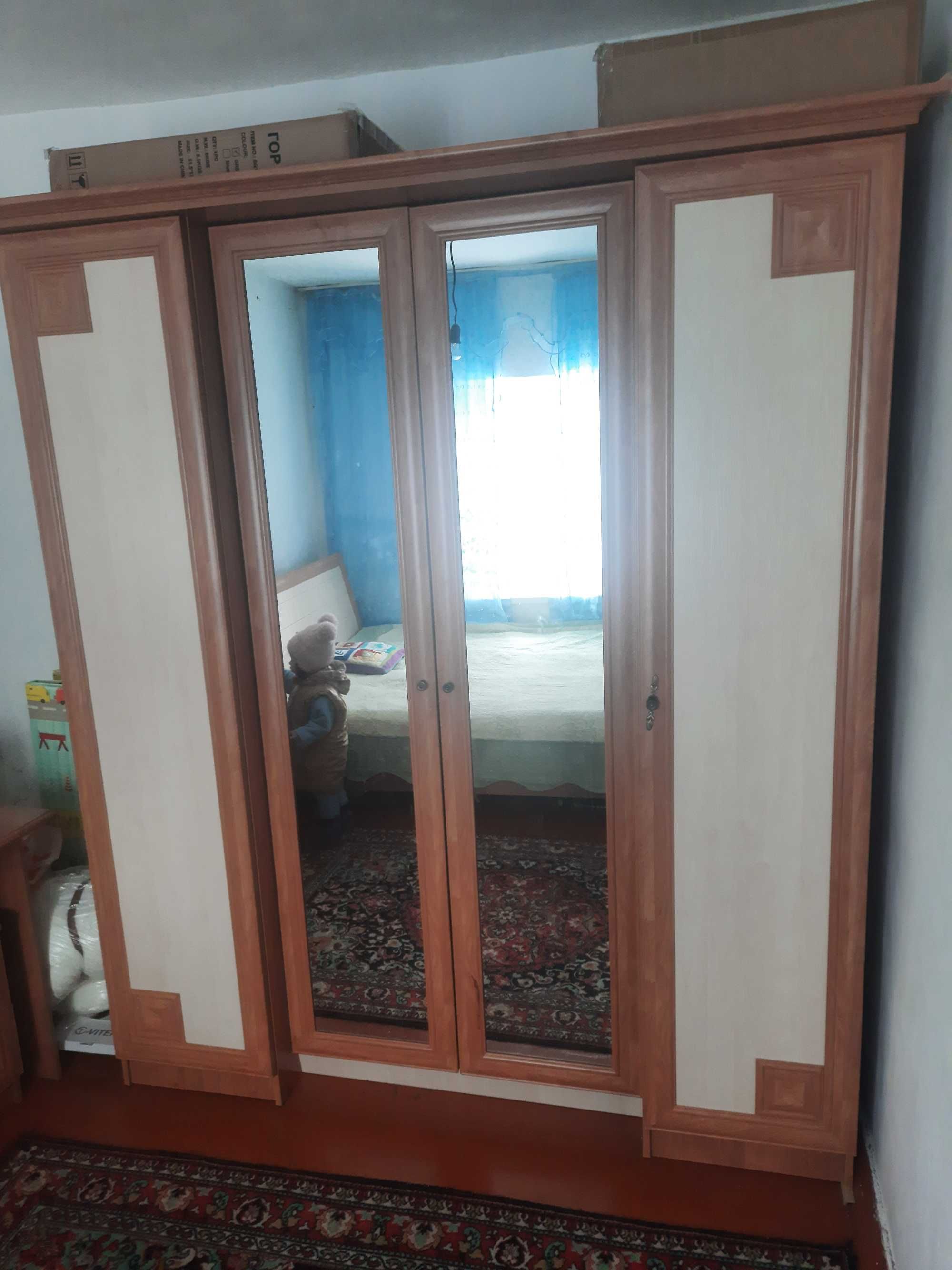 Спальный гарнитур,  шкаф для одежды, диван, камод
