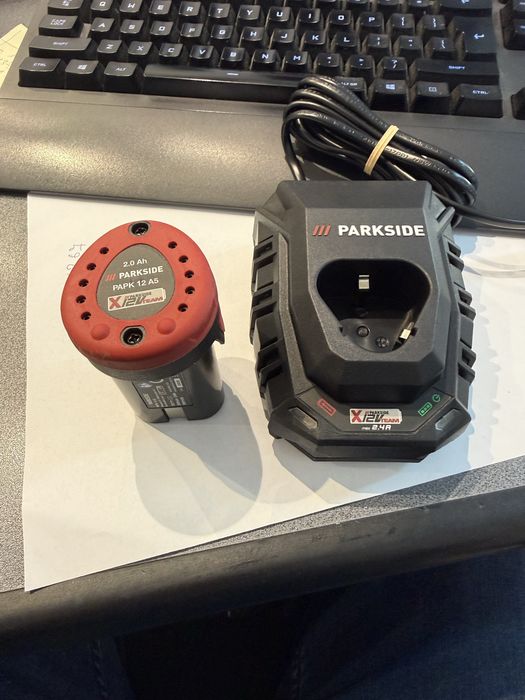 Set acumulator si incarcator 12v Parkside