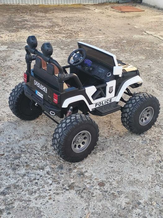Mașinuță electrică Jeep de poliție alb/negru, ca nouă, cu telecomandă