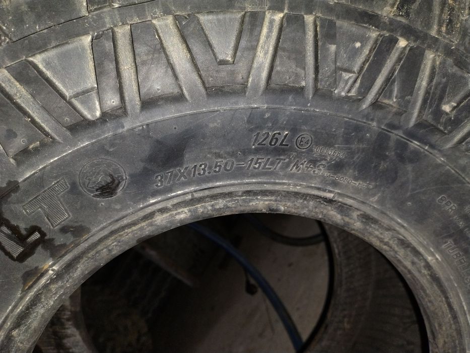 2 caucicuri Maxxis mudzila 37 13.5 15