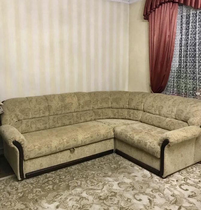 Угловой диван и кресло