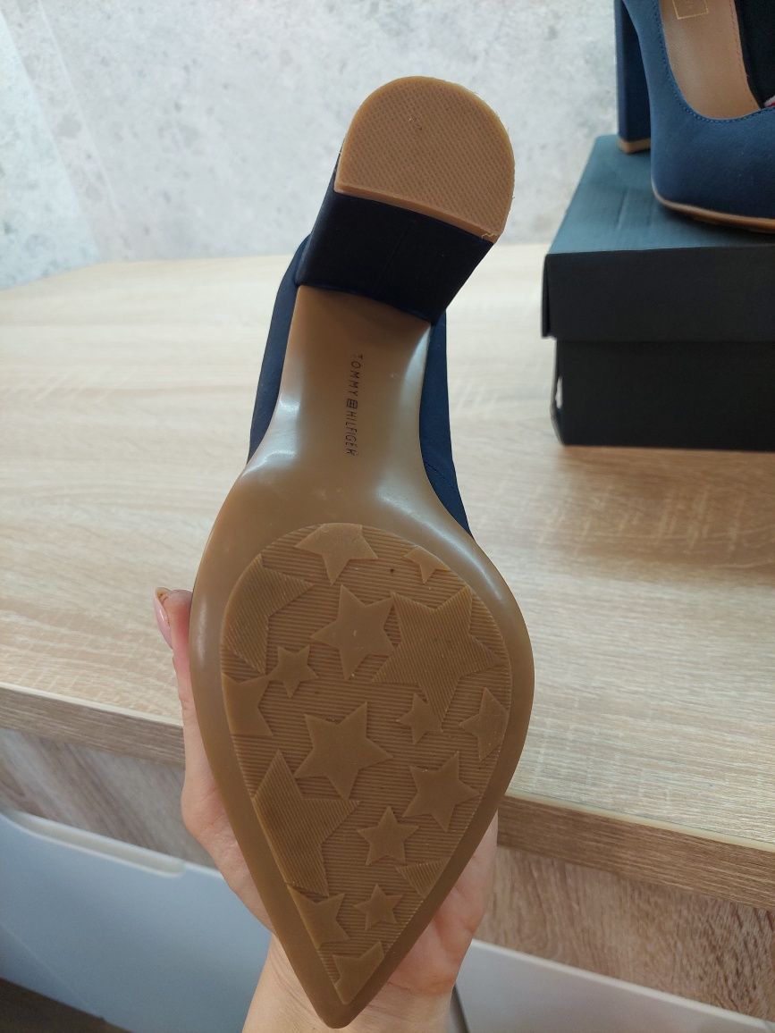 Vand pantofi cu toc Tommy Hilfiger, 39