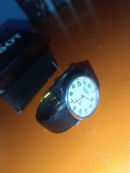 CASIO QUARTZ Soati  holati yangi karobkasi bor