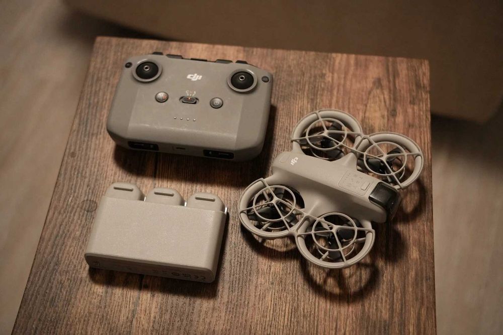 Vand drona DJI Neo – Fly More Combo