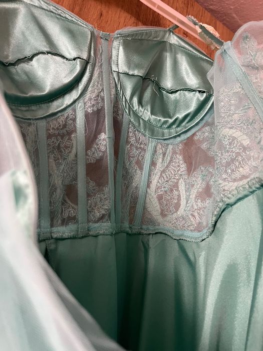 Бална тюркоазена рокля