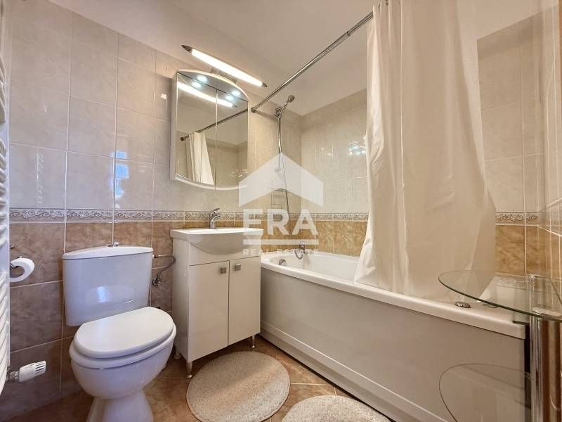 Чаровна къща с голям красиво озеленен двор под наем в кв. Симеоново