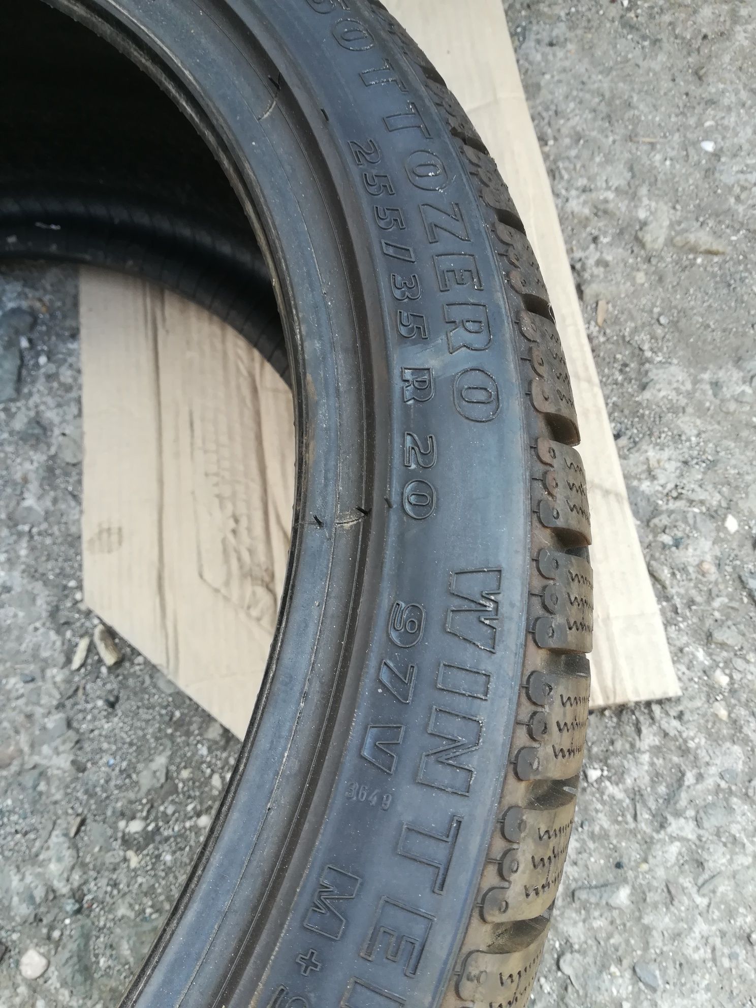 Нови  305/35/20 Pirelli dot1713