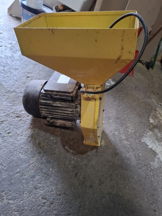 Vand moara   macinat cereale