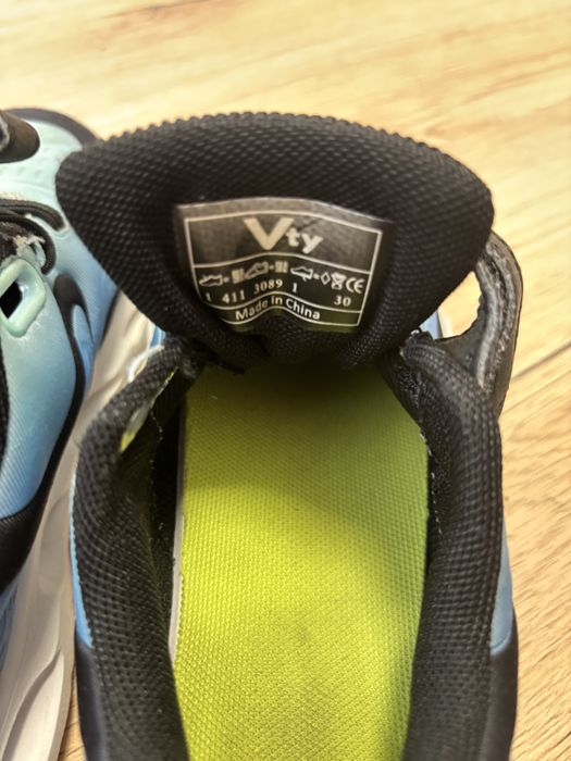 детски светещи маратонки и кецове