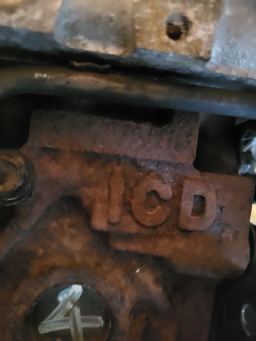 Vând motor toyota Avensis 2.0diesel