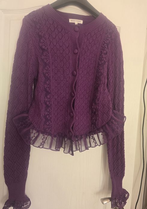 Лилава жилетка плетиво и дантела