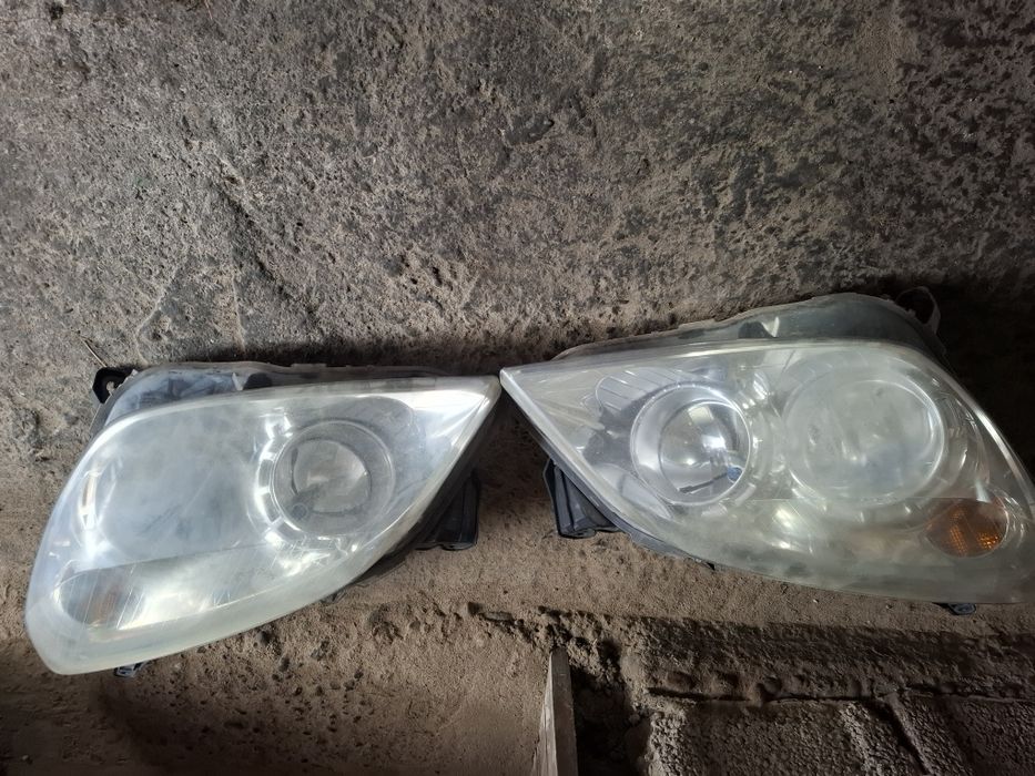 Faruri Opel Astra H în stare impecabila fără cleme rupte