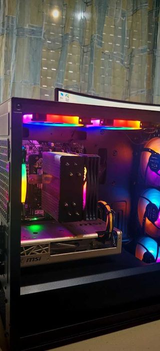 Добро Геймърско РС Ryzen 5 5600/16GB/1TB SSD/RX 5700XT/Гаранция