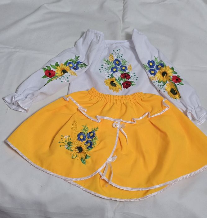 Costum fetite traditional