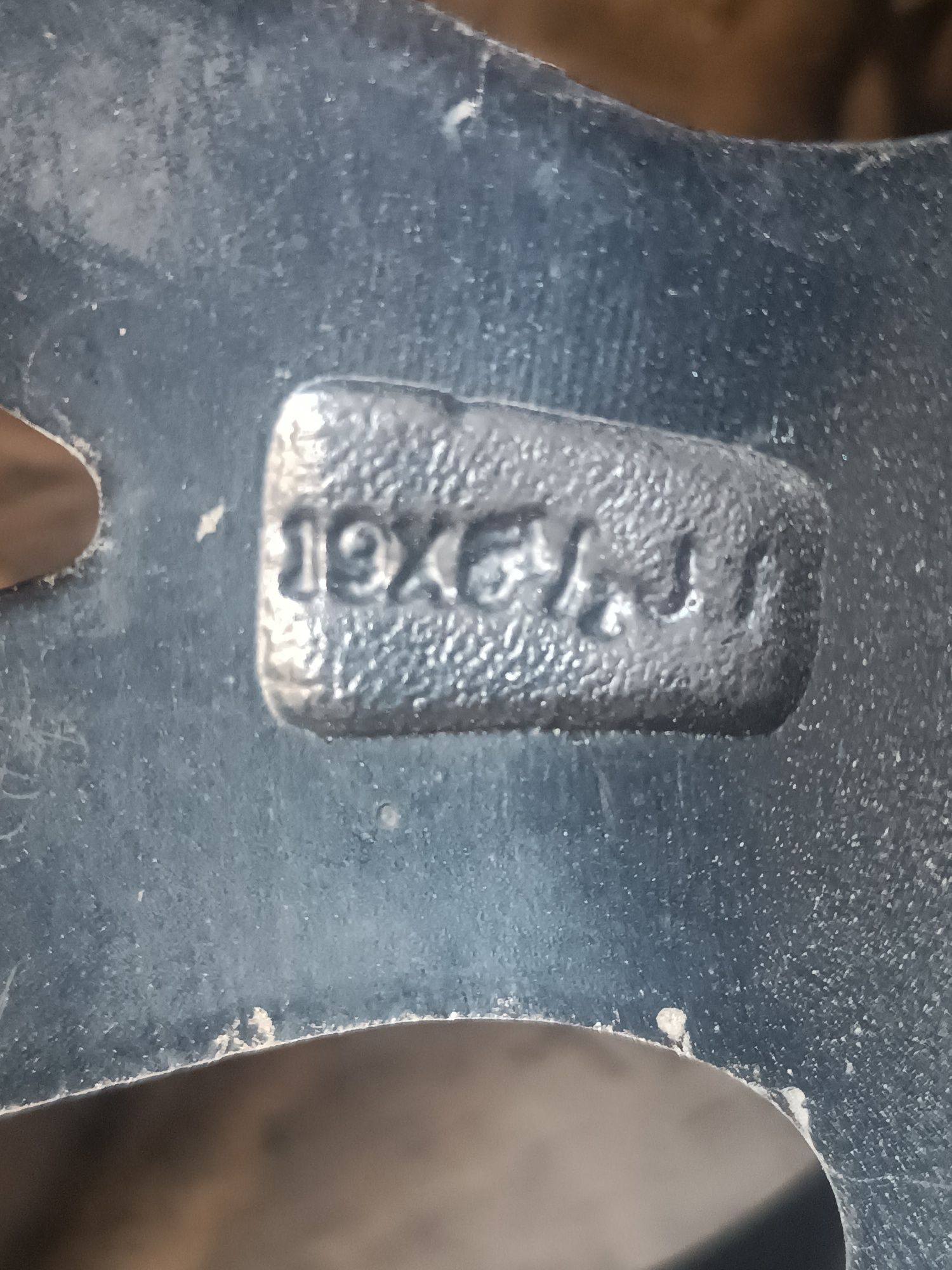 R-19. Мерс.  4 диск 290000.