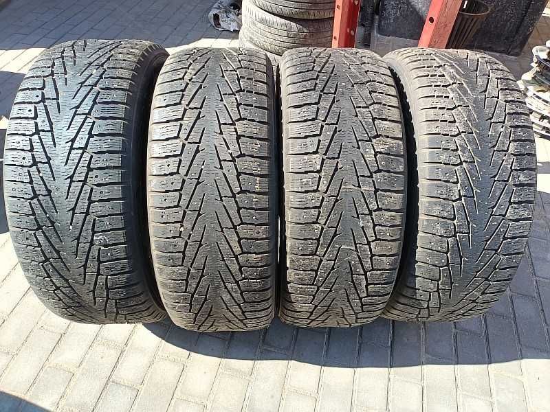 Шины 285/60 R18 - "Nokian Hakkapeliitta 7 SUV" (Россия), шипованные.