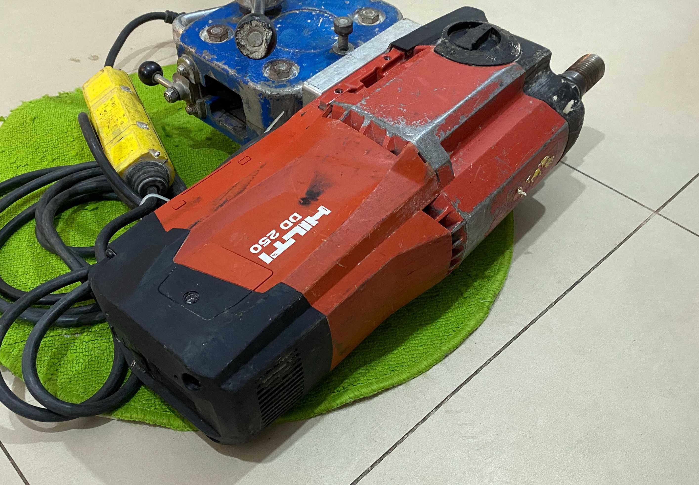 Masina de carotat Hilti DD 250 pe 220-240V - profesionala stare f buna