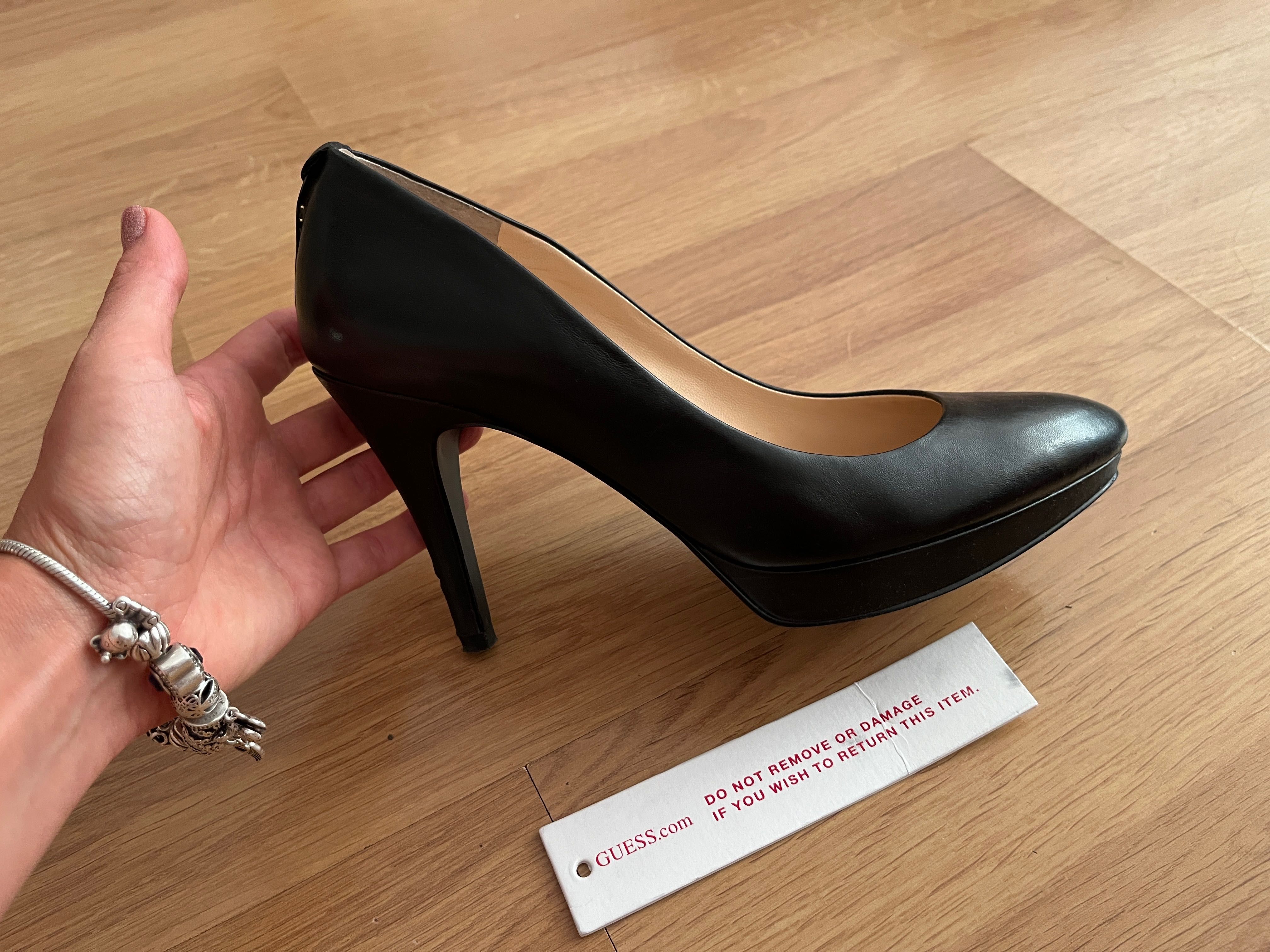 Дамски обувки на ток Guess