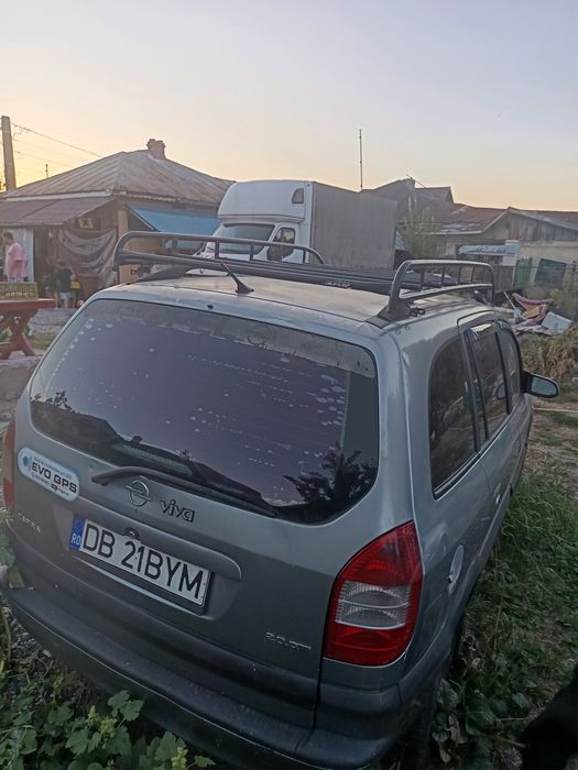 Vând Opel zafira