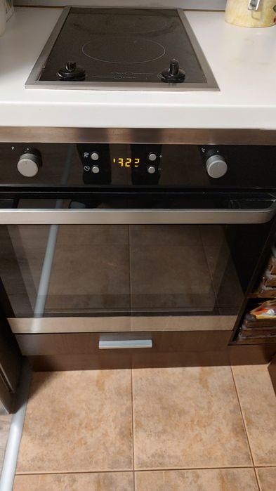 Комплект фурна с плот за вграждане Beko