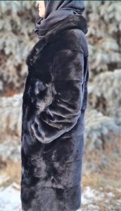 Почти новая норңовая шуба, в отлином состоянии, размер 42-44