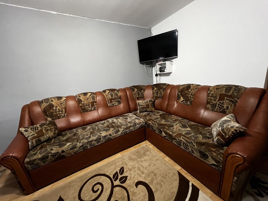 Vand coltar pe colt 270 220 pret 1500 lei negociabil