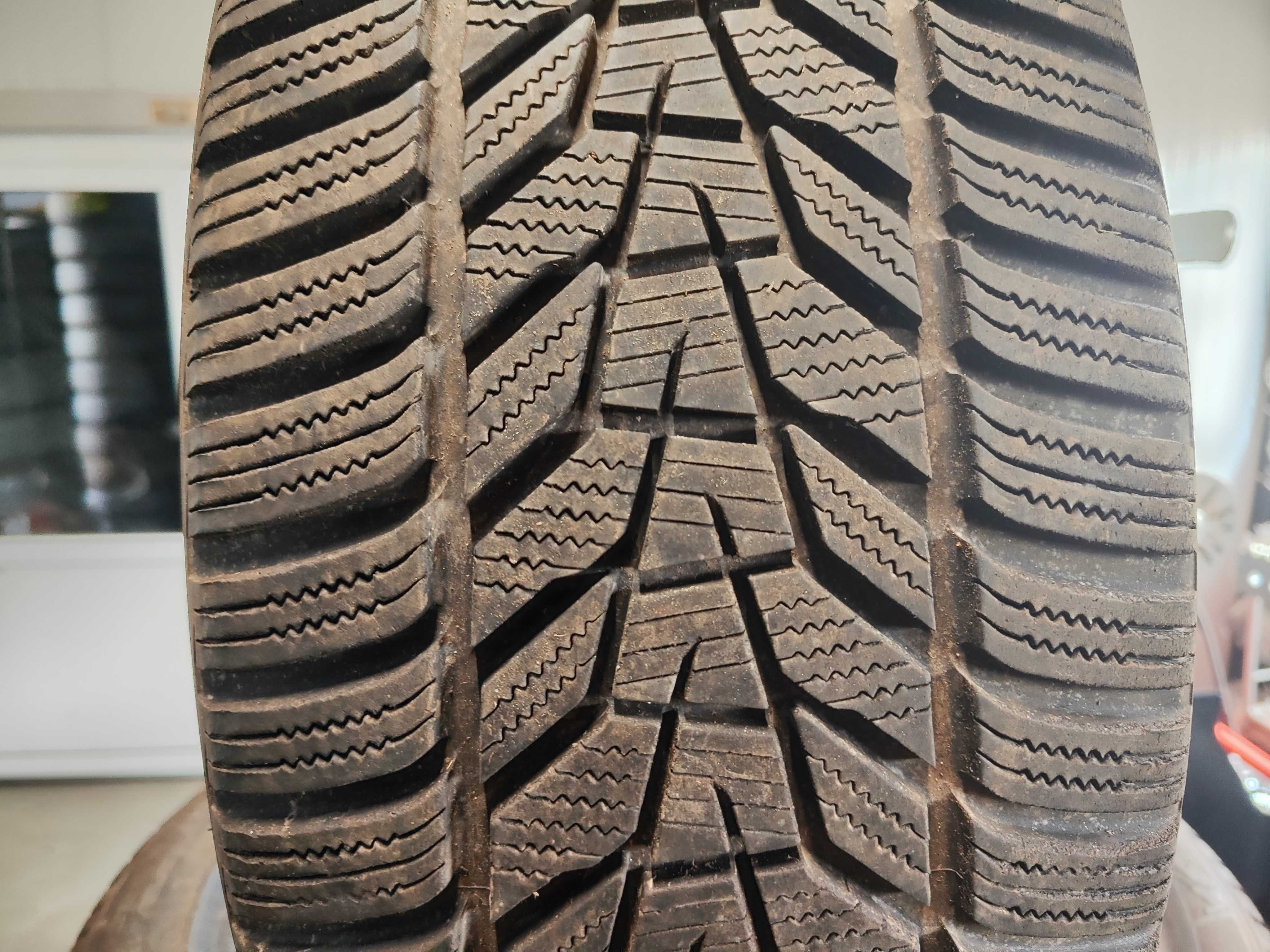 2бр.зимни гуми 235/45/20 Hankook