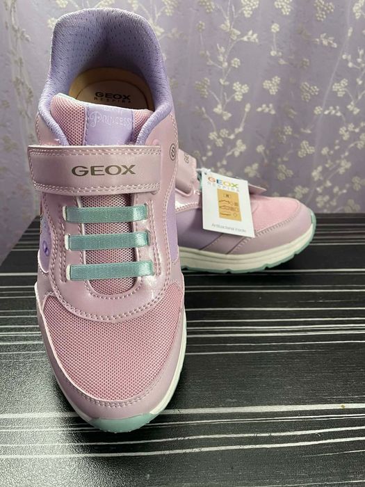 Светещи маратонки Ариел, Geox