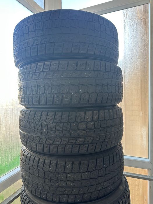 Продам зимние резины липучки
DUNLOP Winter Maxx 215/55 R17