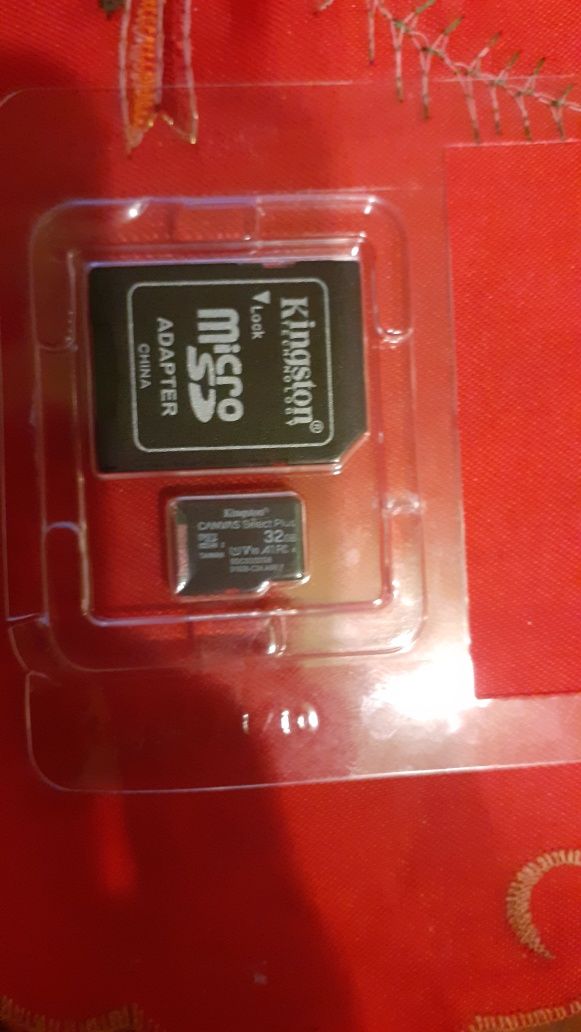 Vand card Kingston cu adaptator inclus