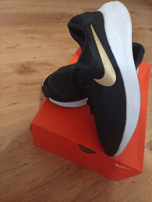 Оригинални маратонки Nike