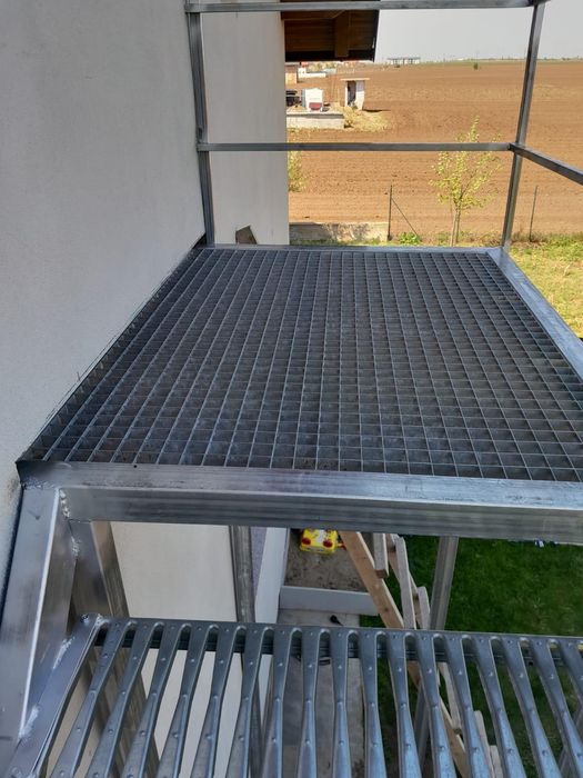 Scara metalica zincata  exterioara pentru ,case, beciuri și incendii