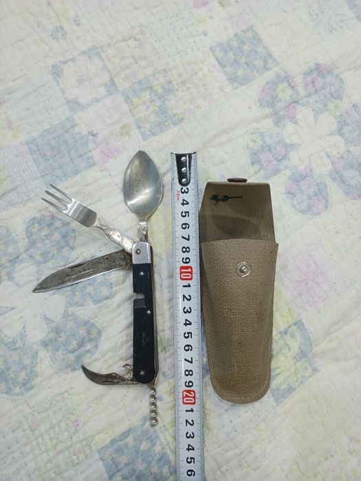 Сувенирный нож китайский оригинальный и московский салдатский наборс